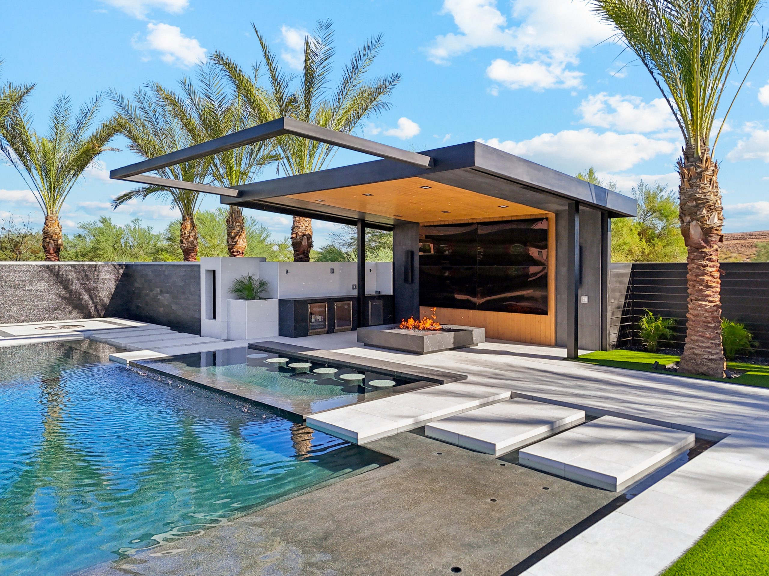 oasis award winning pool by presidential pools